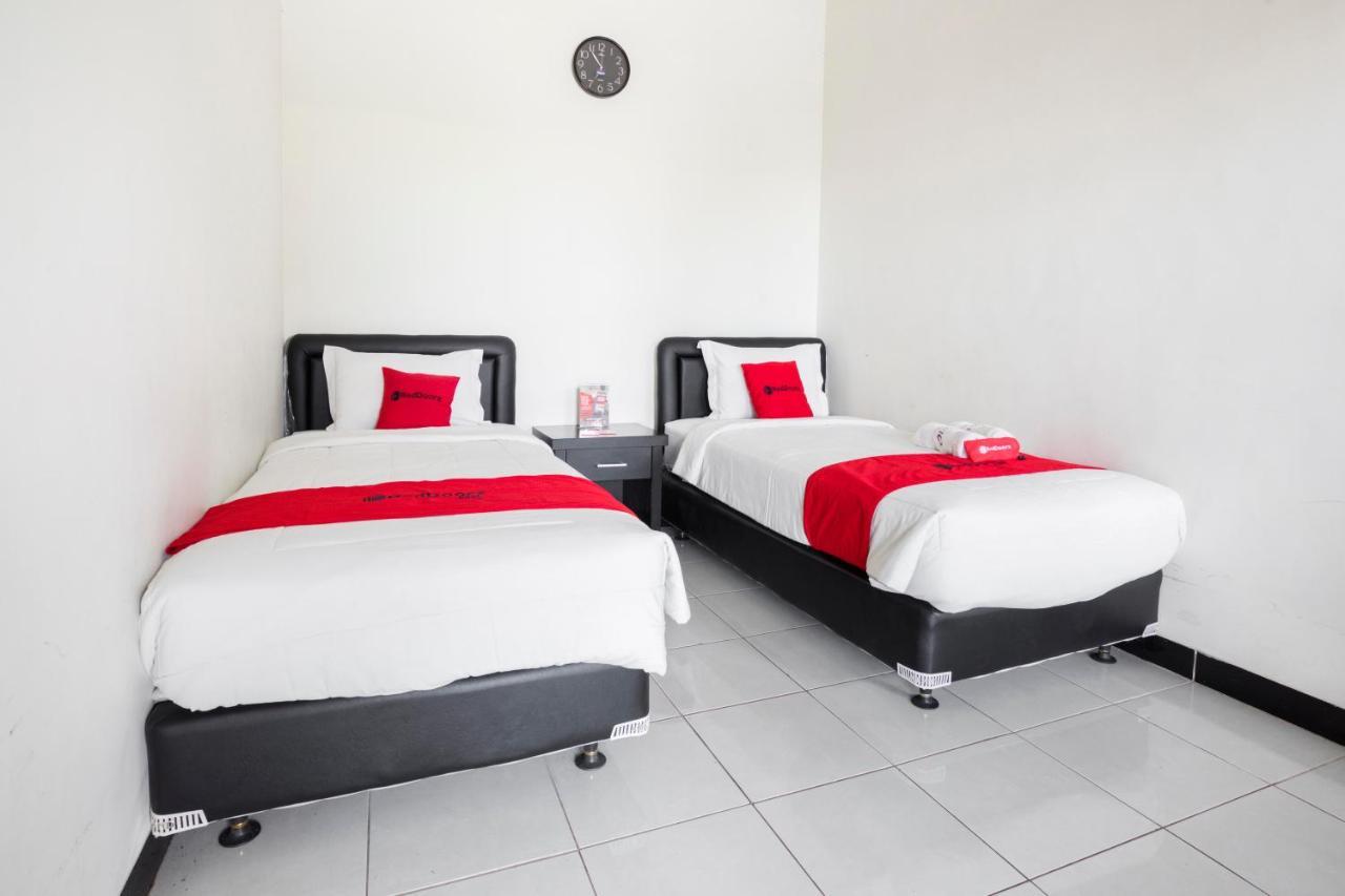 Reddoorz Plus @ Purwodadi Pasuruan Buitenkant foto